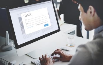 does expressvpn keep logs